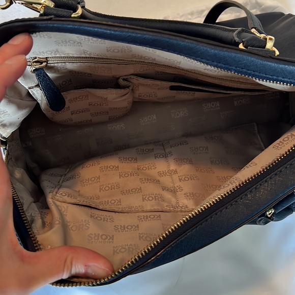 Authentic Michael Kors purse - Picture 2 of 3